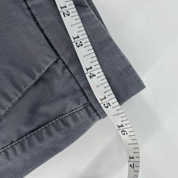 Old Navy Women's Gray Mid-Rise Shorts Size 6 - Picture 6 of 8